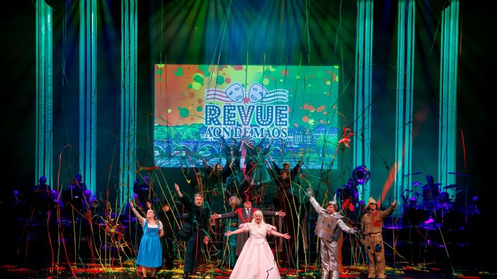 Oelala! – Revue Aon de Maos — Theater in Maastricht