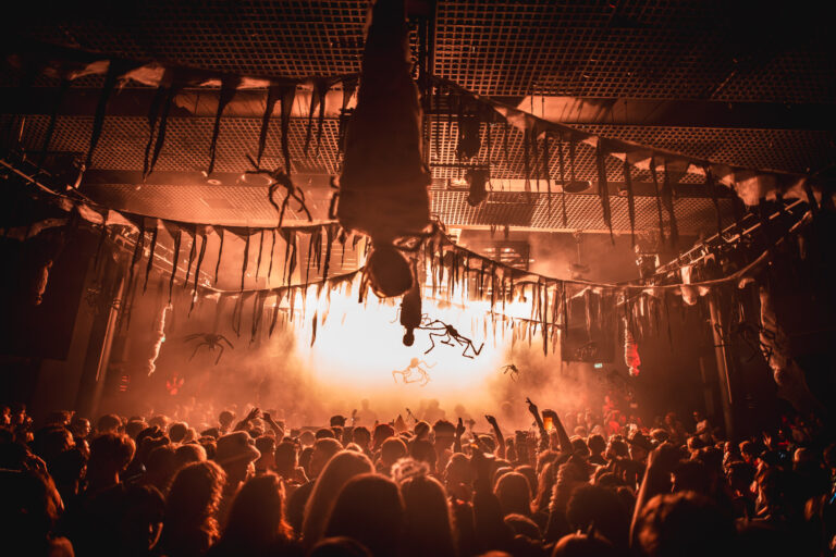 Complex Halloween with Ferreck Dawn / Ammé / Max Kilian / Noah de la Croix — Muziek in Maastricht