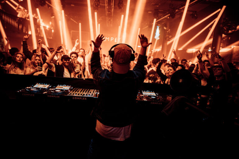 Complex Presents Swimming Paul — markt-eten in Maastricht