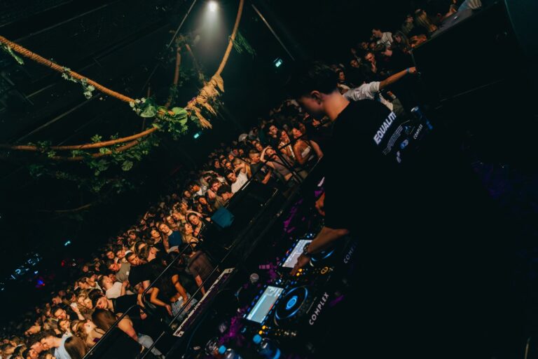URBN Invites : Jonna Fraser — Muziek in Maastricht