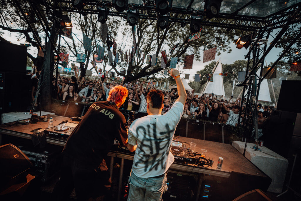 Hotline presents 2hot2play / Nyco / Coûteux in Maastricht